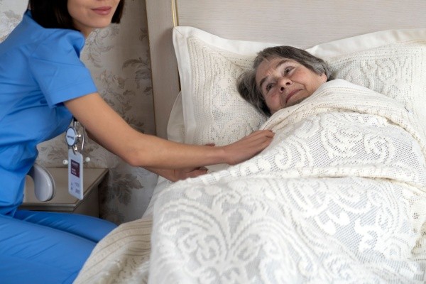 Hospitalisation à domicile : quelle rémunération pour les établissements de santé ?