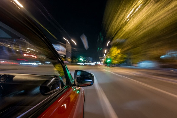 Violence routière : création d’un délit d’excès de vitesse