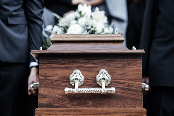 Entreprises funéraires : une information obligatoire des familles revisitée