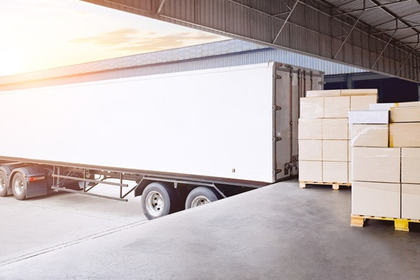 Rupture d’un contrat de transport public routier de marchandises : un préavis précis à respecter