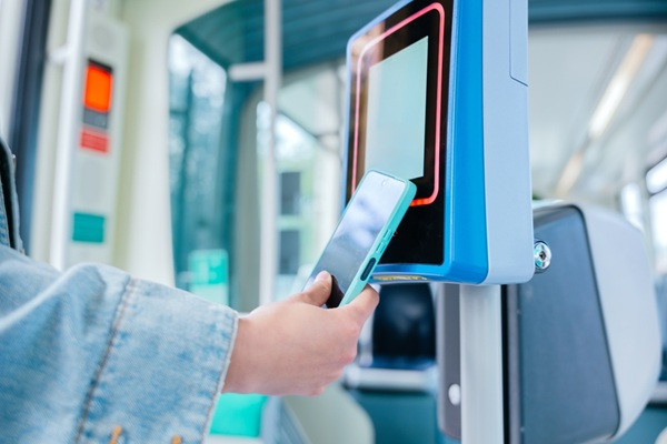 Frais de transport : les plafonds d’exonération sociale officiellement relevés