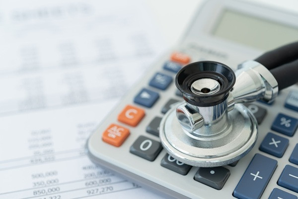 Rémunération des médecins régulateurs : quel régime social ?